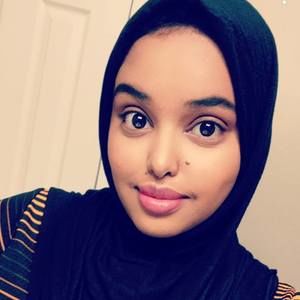 Meet your Posher, Monaaya